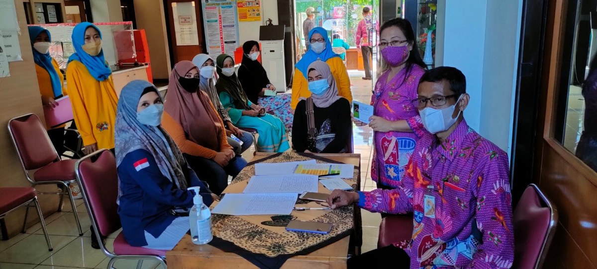 Penyuluhan KB dan Iva Test oleh PKB bagi warga Kel. UKS